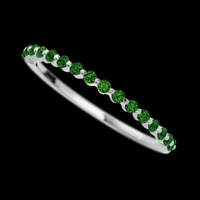 14K White Gold band with 15 Round Green Diamond having TCW-.22