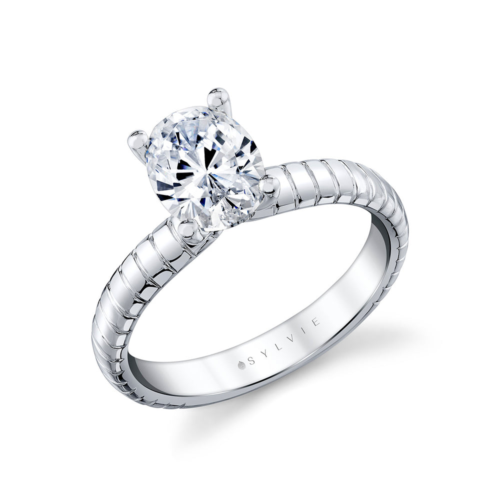 Auravie Engraved Solitaire Engagement Ring - Thalia