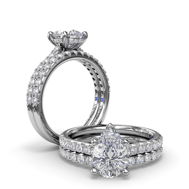 Classic Pear Solitaire With Hidden Halo